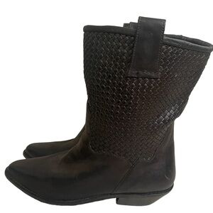 dingo woven  western boots 6.5 euc  The Cooor Is Super Rich Chocolate‎ Brown???